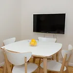 Cozy & Functional By The Opera Apartmán *
