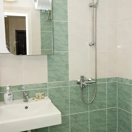 Cozy & Functional By The Opera