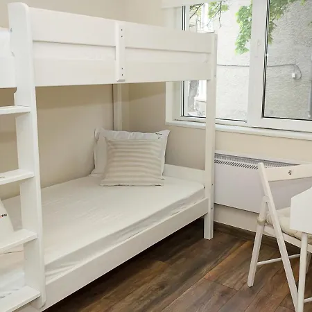 Cozy & Functional By The Opera Warna