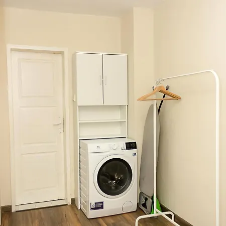 Cozy & Functional By The Opera Warna