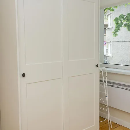 Apartment Cozy & Functional By The Opera Warna