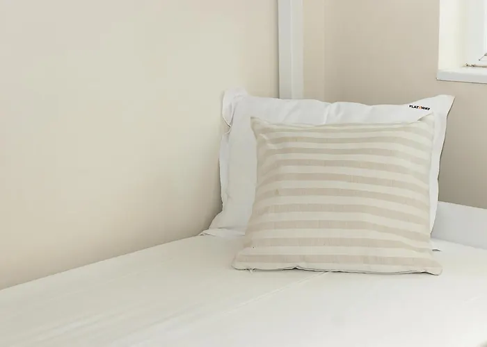 Cozy & Functional By The Opera アパート